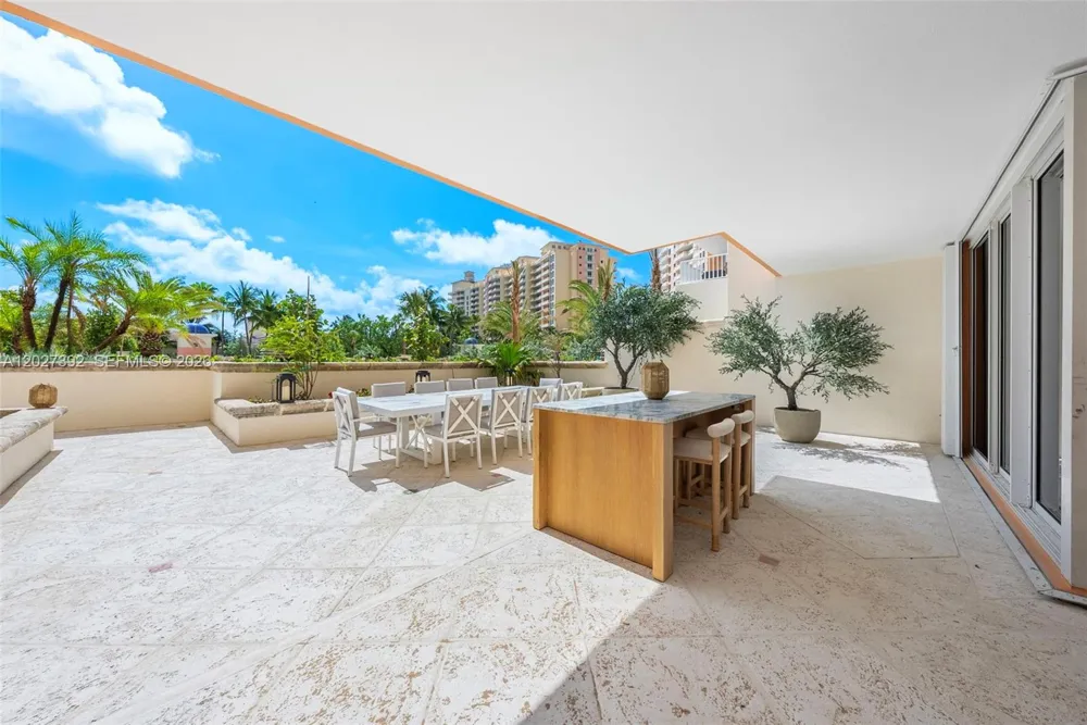 785 Crandon Blvd #205/305 Key Biscayne, FL 33149