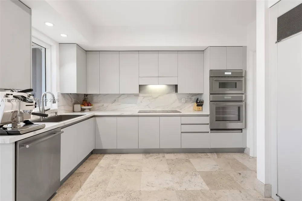 785 Crandon Blvd #205/305 Key Biscayne, FL 33149