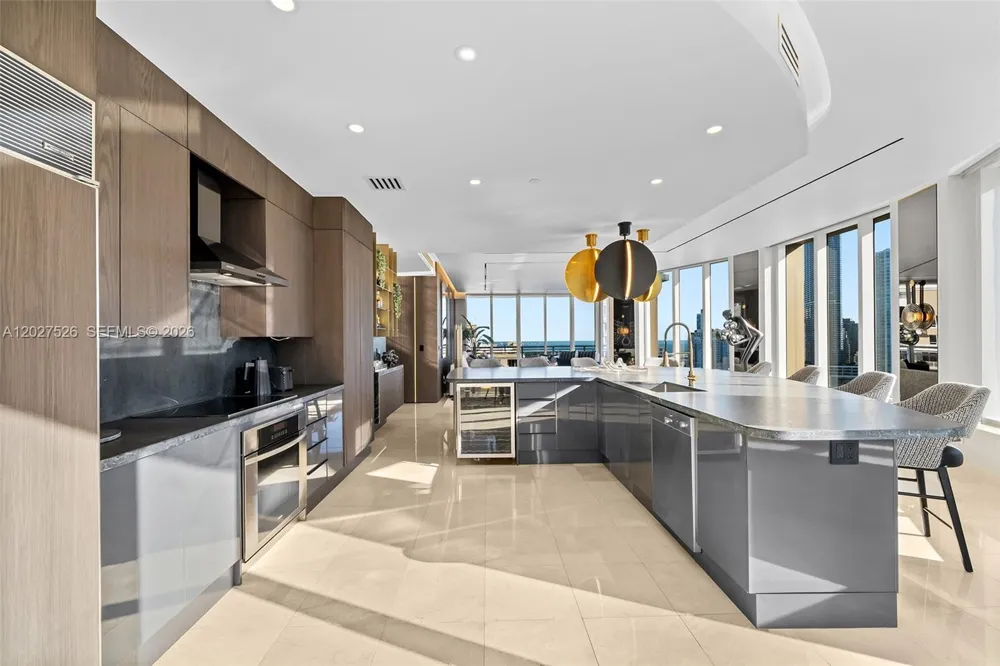 901 Brickell Key Blvd #3304 Miami, FL 33131