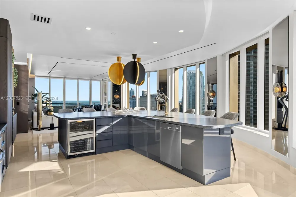901 Brickell Key Blvd #3304 Miami, FL 33131