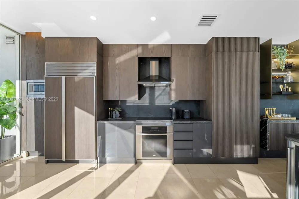 901 Brickell Key Blvd #3304 Miami, FL 33131