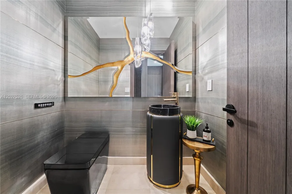 901 Brickell Key Blvd #3304 Miami, FL 33131