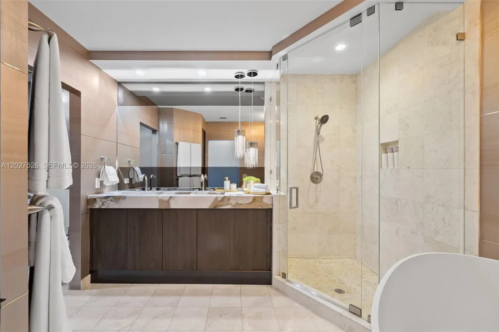 901 Brickell Key Blvd #3304 Miami, FL 33131