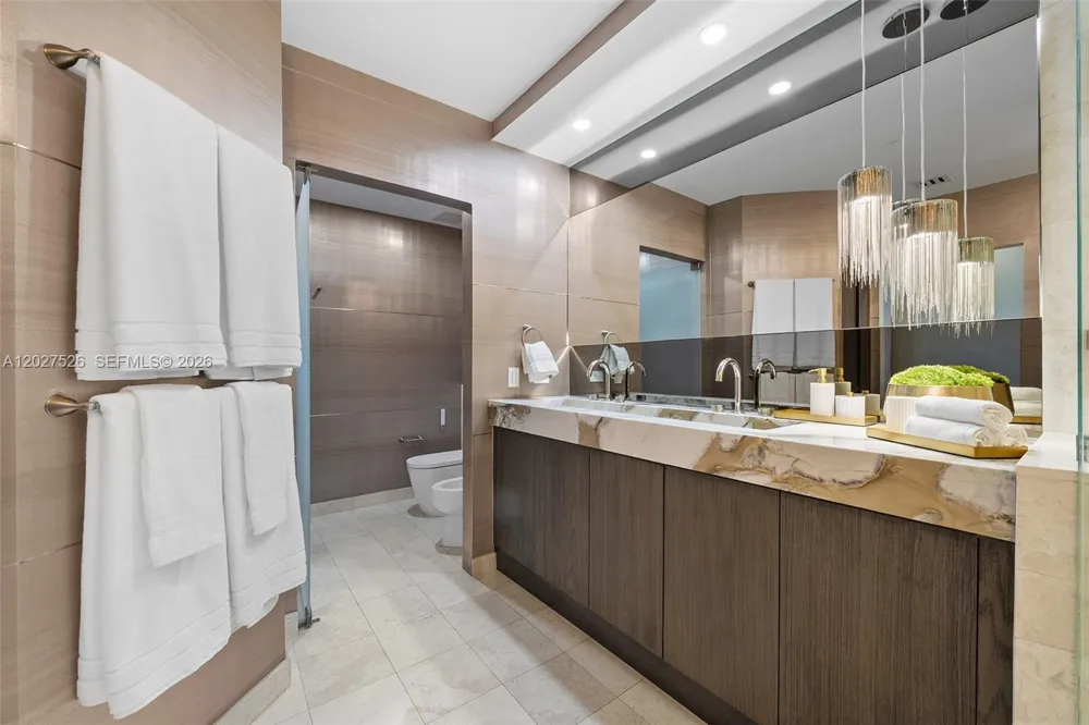 901 Brickell Key Blvd #3304 Miami, FL 33131