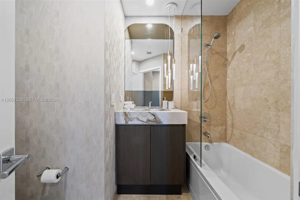 901 Brickell Key Blvd #3304 Miami, FL 33131