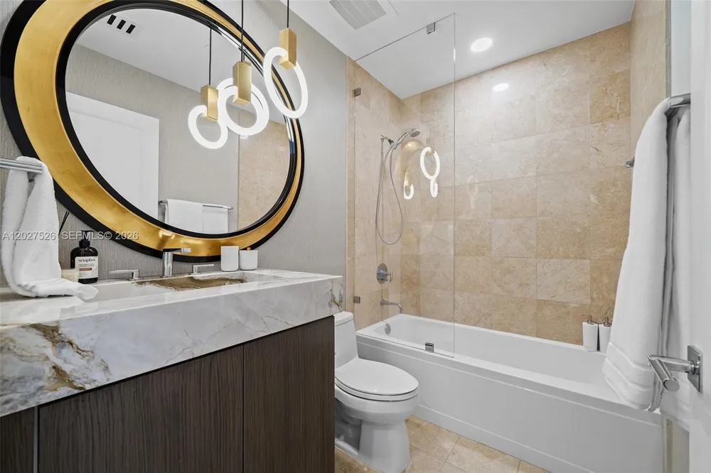 901 Brickell Key Blvd #3304 Miami, FL 33131