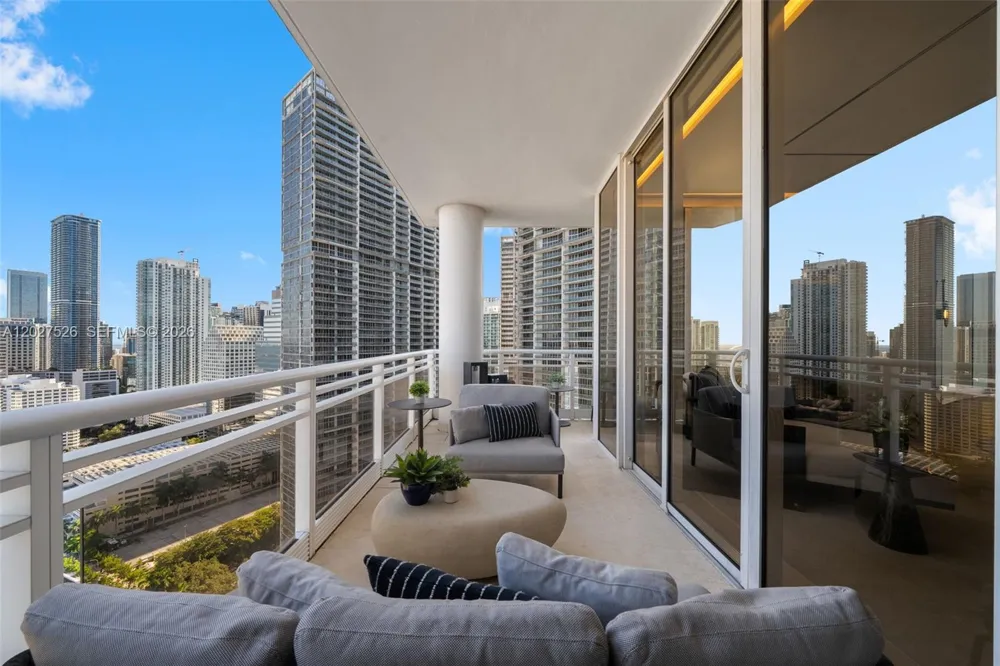 901 Brickell Key Blvd #3304 Miami, FL 33131