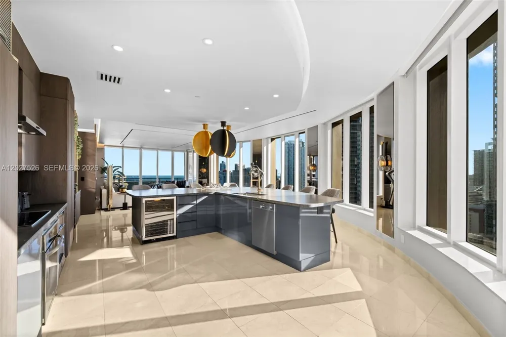 901 Brickell Key Blvd #3304 Miami, FL 33131