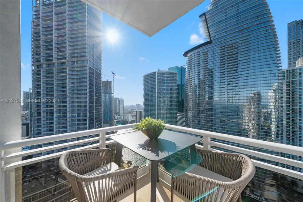 901 Brickell Key Blvd #3304 Miami, FL 33131