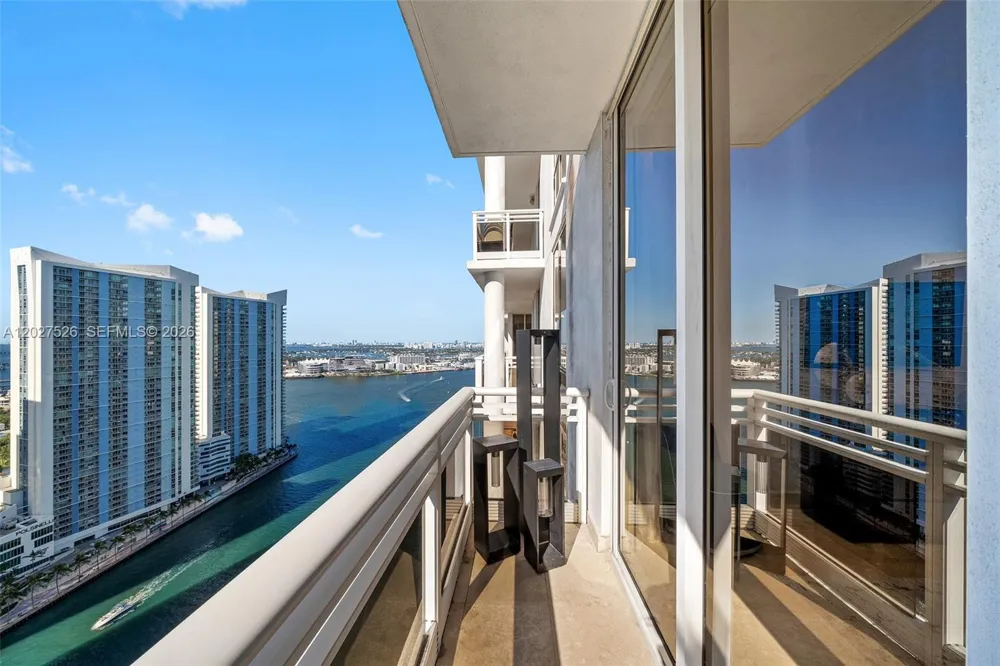 901 Brickell Key Blvd #3304 Miami, FL 33131