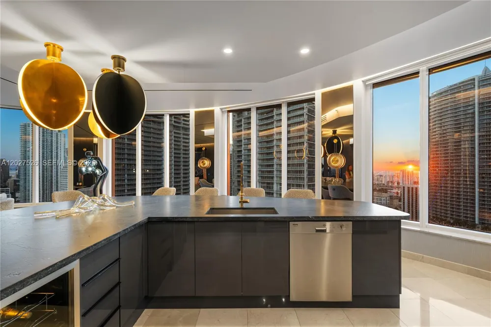 901 Brickell Key Blvd #3304 Miami, FL 33131