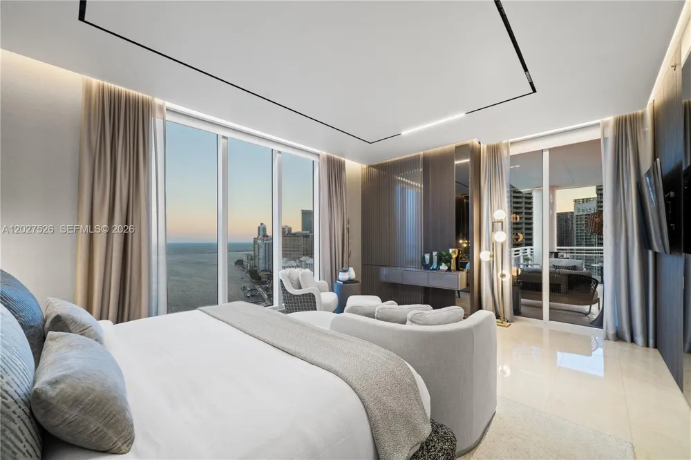901 Brickell Key Blvd #3304 Miami, FL 33131