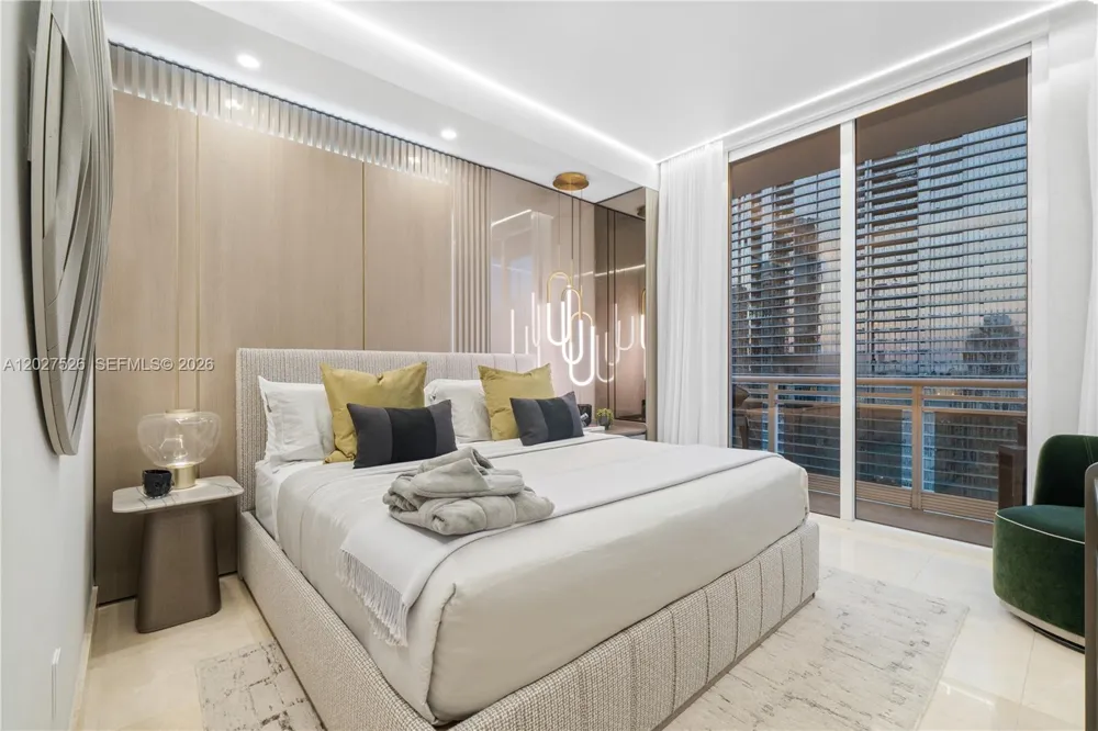 901 Brickell Key Blvd #3304 Miami, FL 33131
