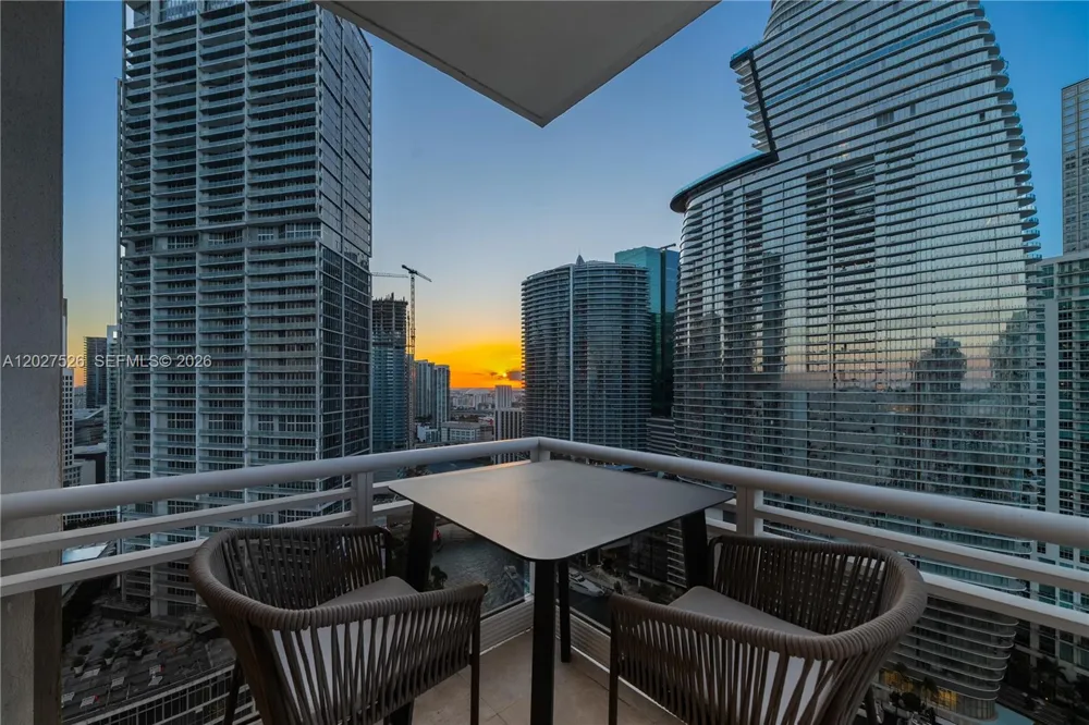 901 Brickell Key Blvd #3304 Miami, FL 33131