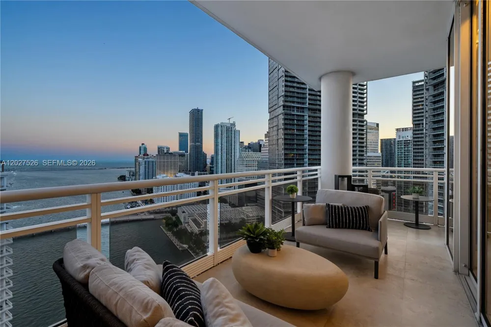 901 Brickell Key Blvd #3304 Miami, FL 33131