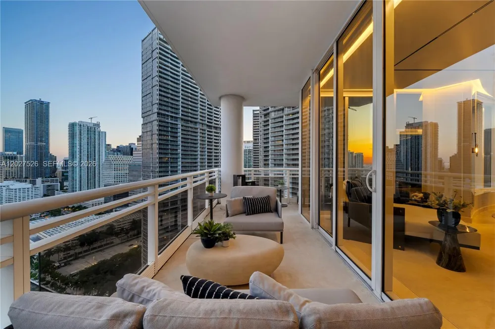 901 Brickell Key Blvd #3304 Miami, FL 33131