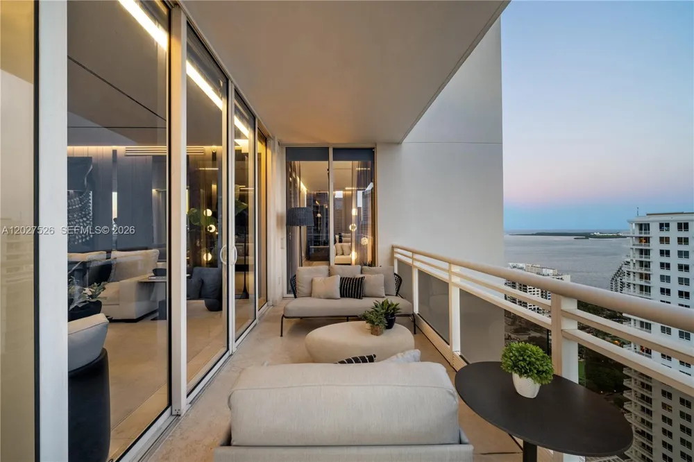 901 Brickell Key Blvd #3304 Miami, FL 33131