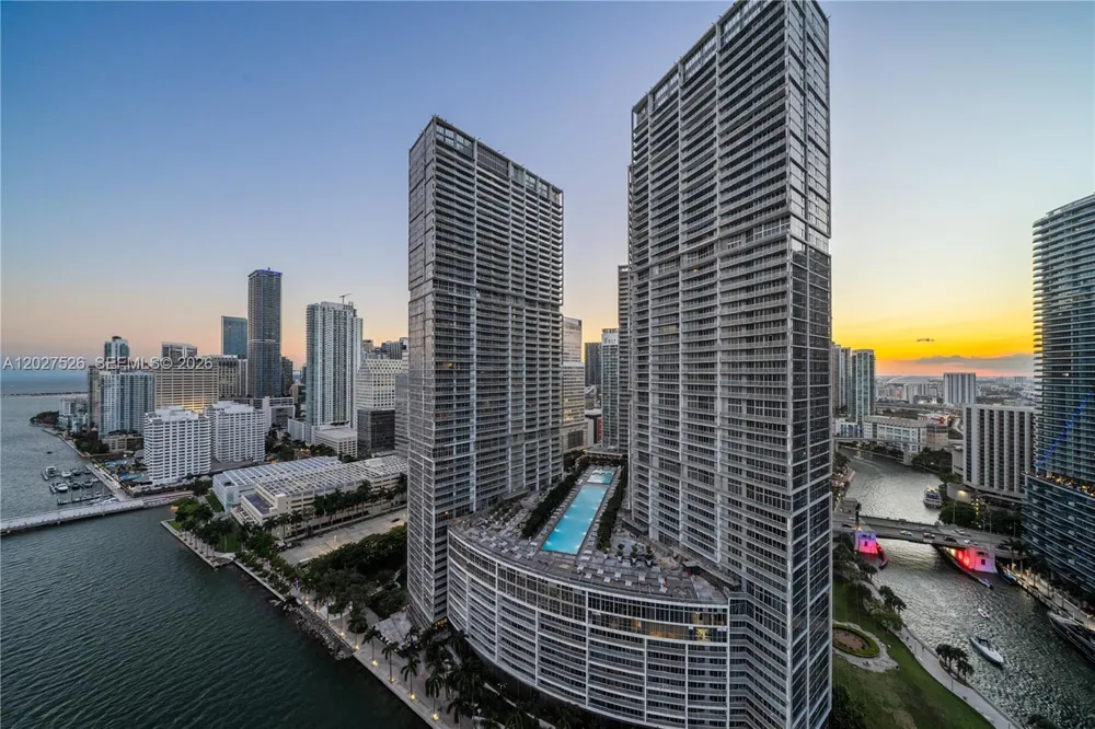 901 Brickell Key Blvd #3304 Miami, FL 33131