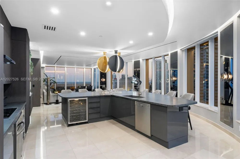 901 Brickell Key Blvd #3304 Miami, FL 33131