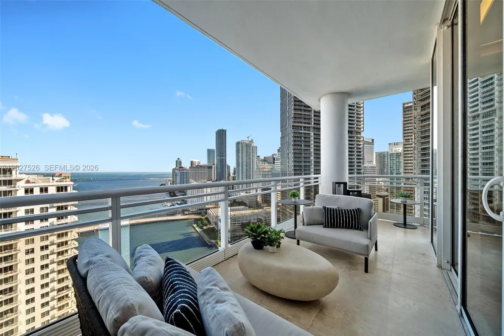 901 Brickell Key Blvd #3304 Miami, FL 33131
