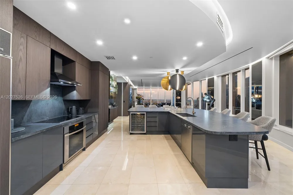 901 Brickell Key Blvd #3304 Miami, FL 33131