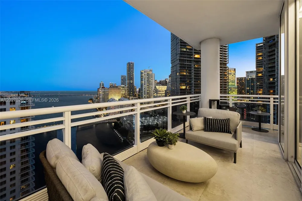 901 Brickell Key Blvd #3304 Miami, FL 33131