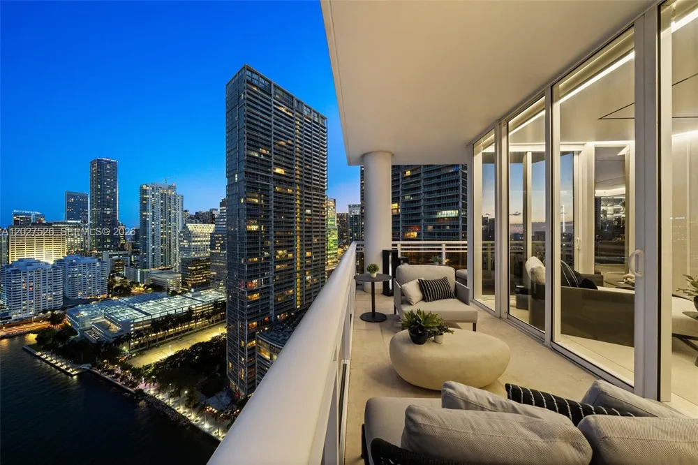 901 Brickell Key Blvd #3304 Miami, FL 33131