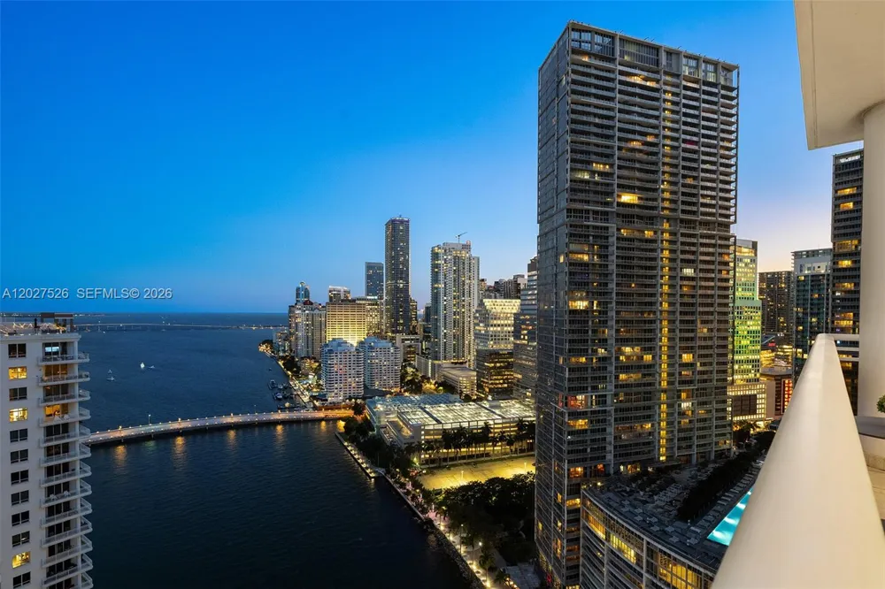 901 Brickell Key Blvd #3304 Miami, FL 33131