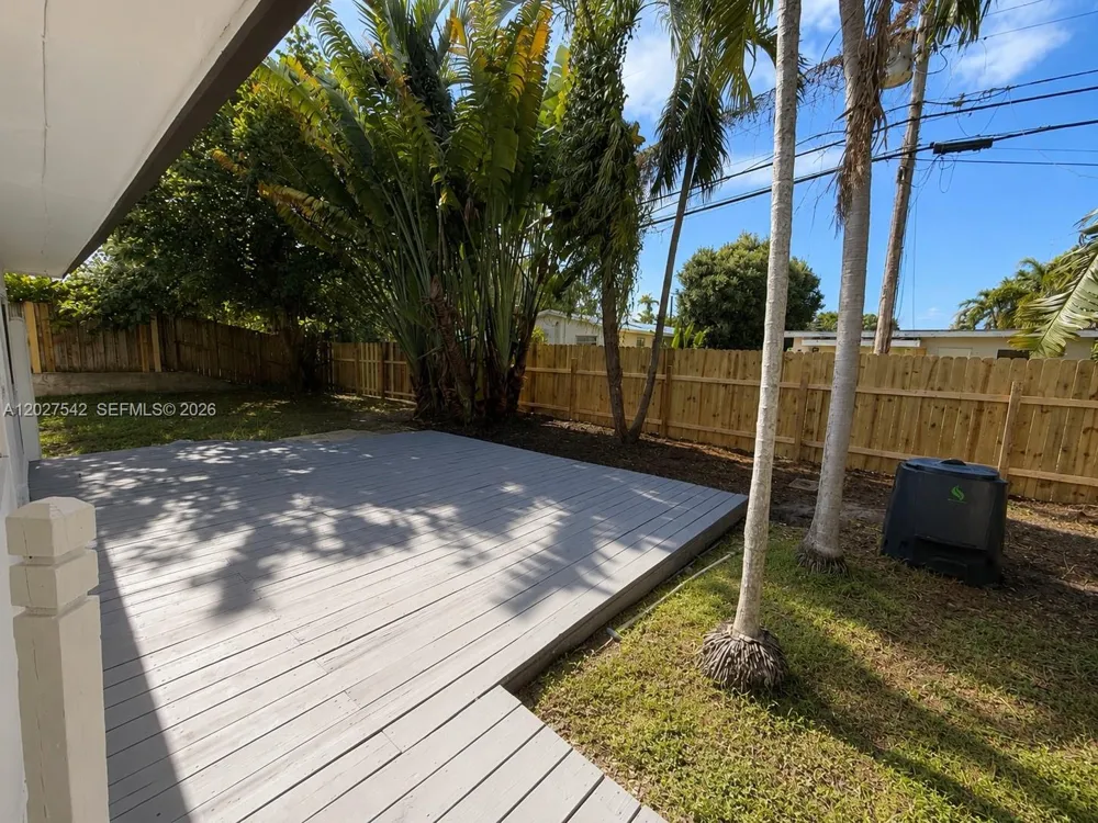 2627 NE 213th St Miami, FL 33180