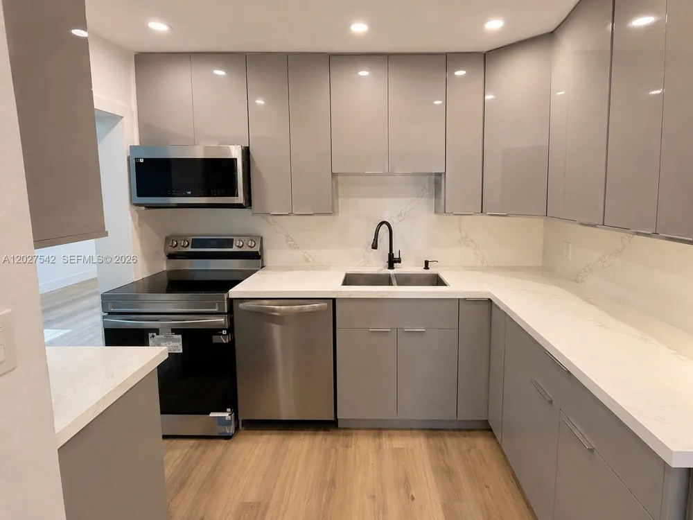 2627 NE 213th St Miami, FL 33180