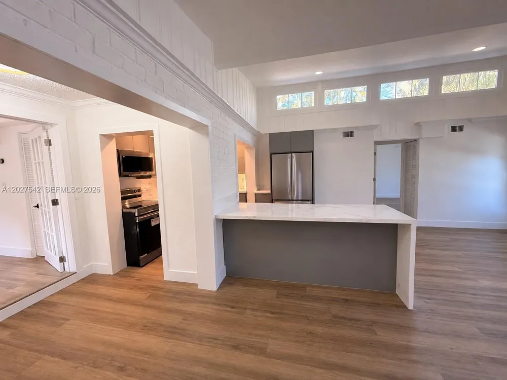 2627 NE 213th St Miami, FL 33180