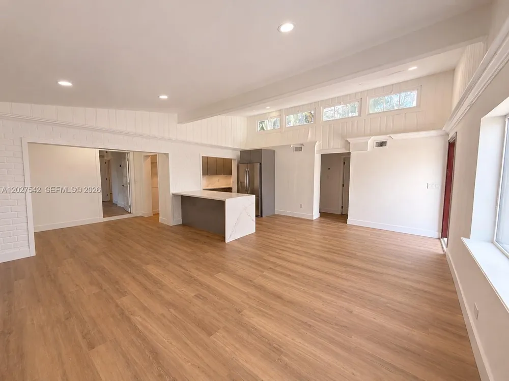 2627 NE 213th St Miami, FL 33180