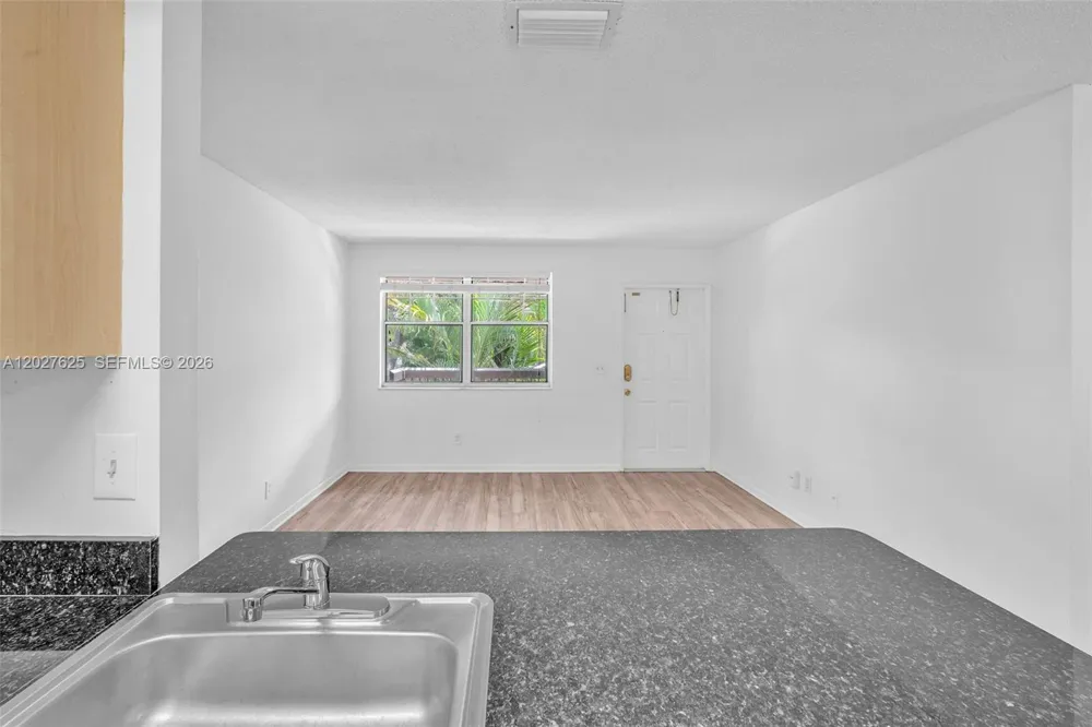 767 NW 104th Ave #203 Pembroke Pines, FL 33026