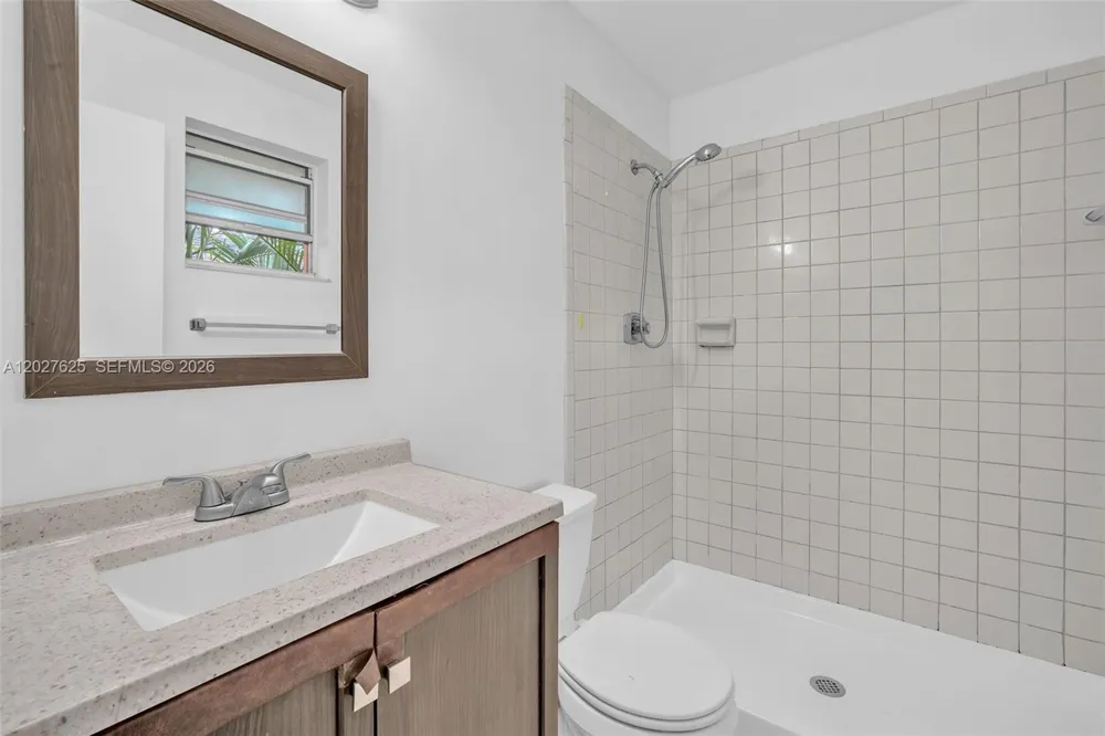 767 NW 104th Ave #203 Pembroke Pines, FL 33026