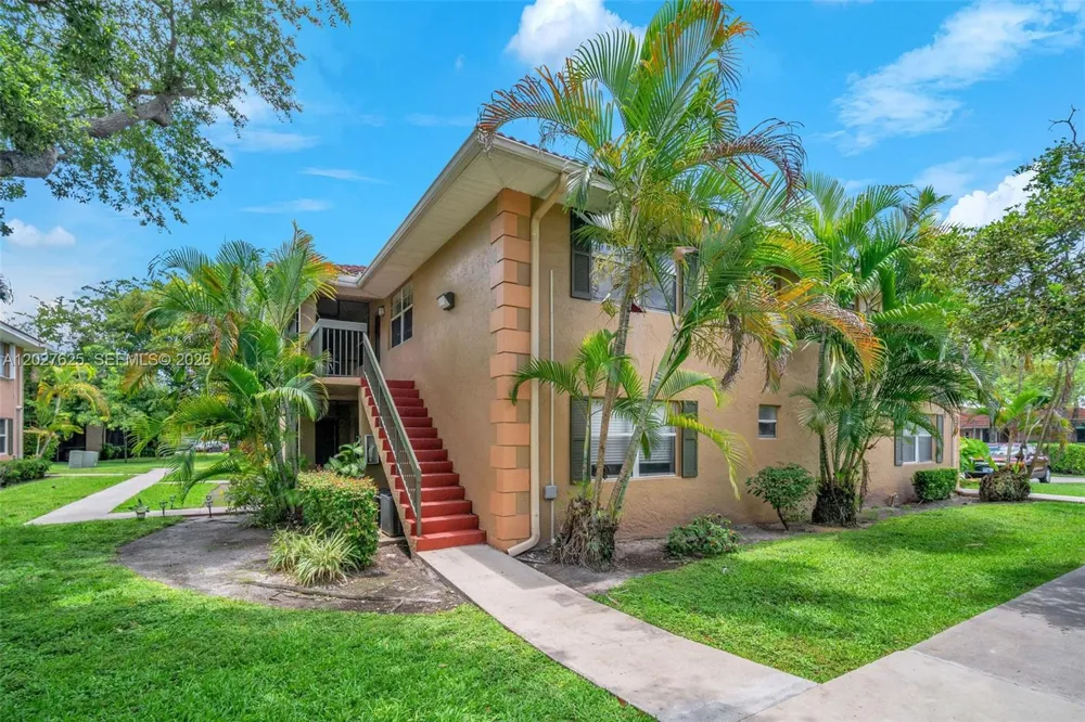 767 NW 104th Ave #203 Pembroke Pines, FL 33026
