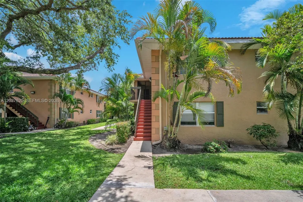767 NW 104th Ave #203 Pembroke Pines, FL 33026