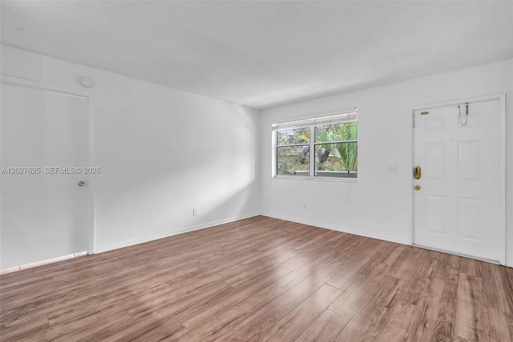 767 NW 104th Ave #203 Pembroke Pines, FL 33026