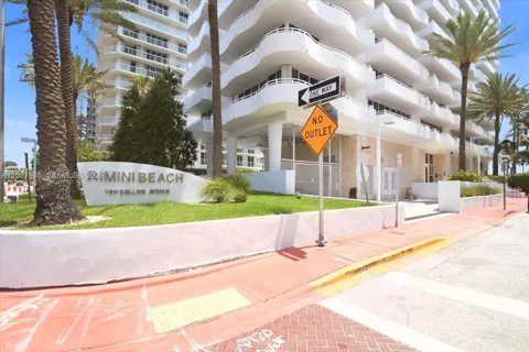8911 Collins Ave #601