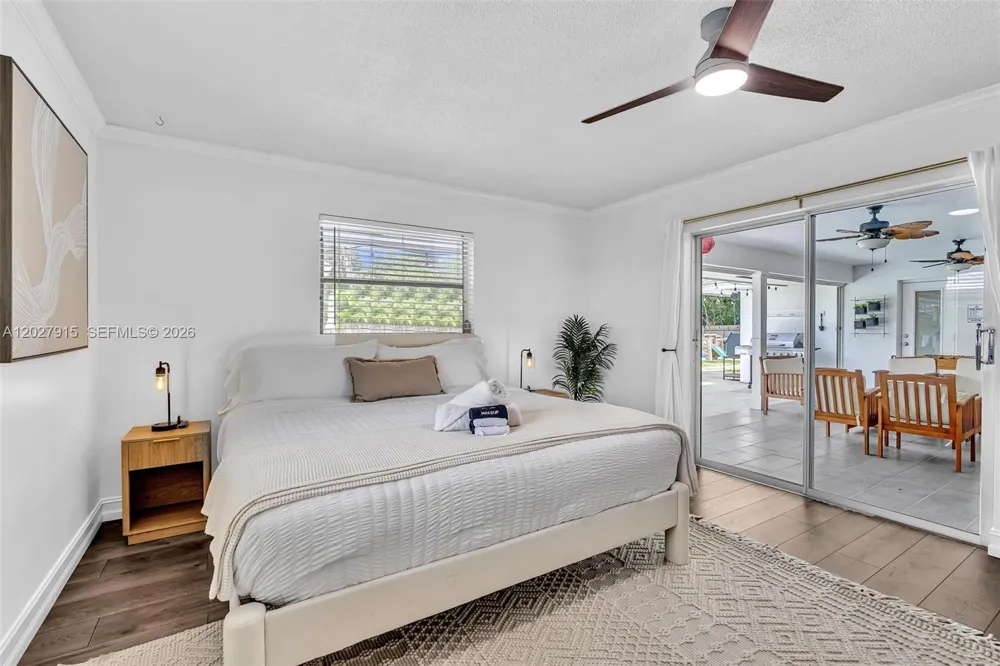 8101 W Lake Dr Lake Clarke Shores, FL 33406