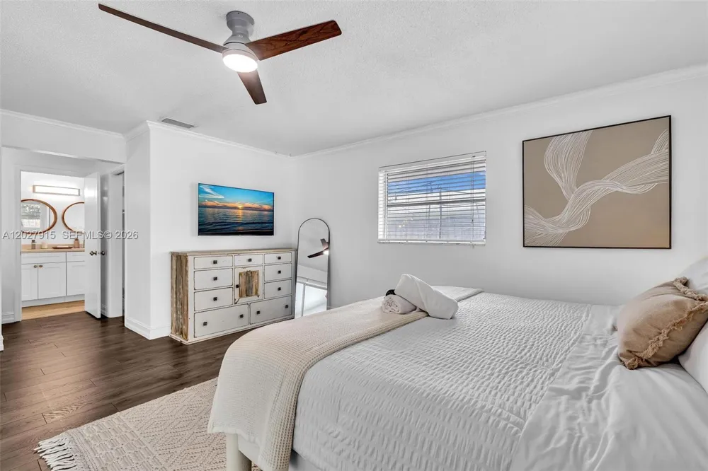 8101 W Lake Dr Lake Clarke Shores, FL 33406