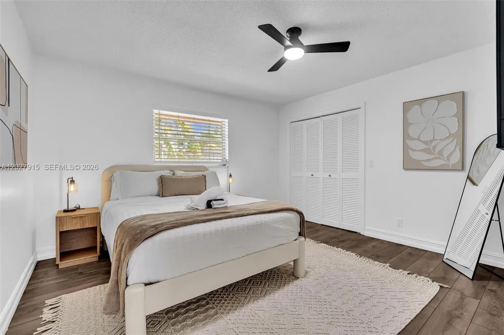 8101 W Lake Dr Lake Clarke Shores, FL 33406