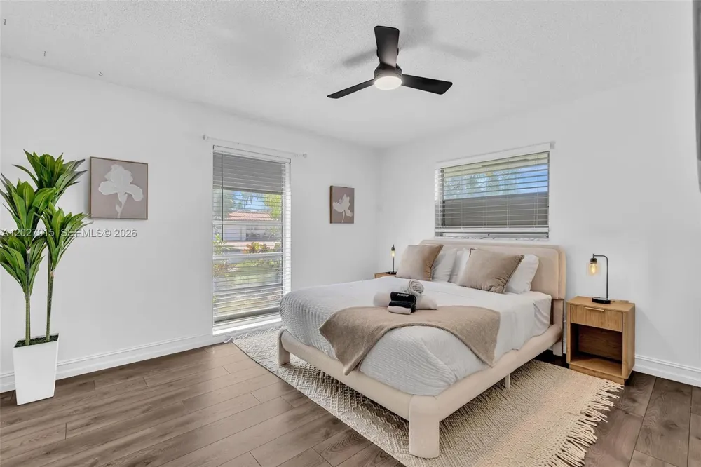 8101 W Lake Dr Lake Clarke Shores, FL 33406