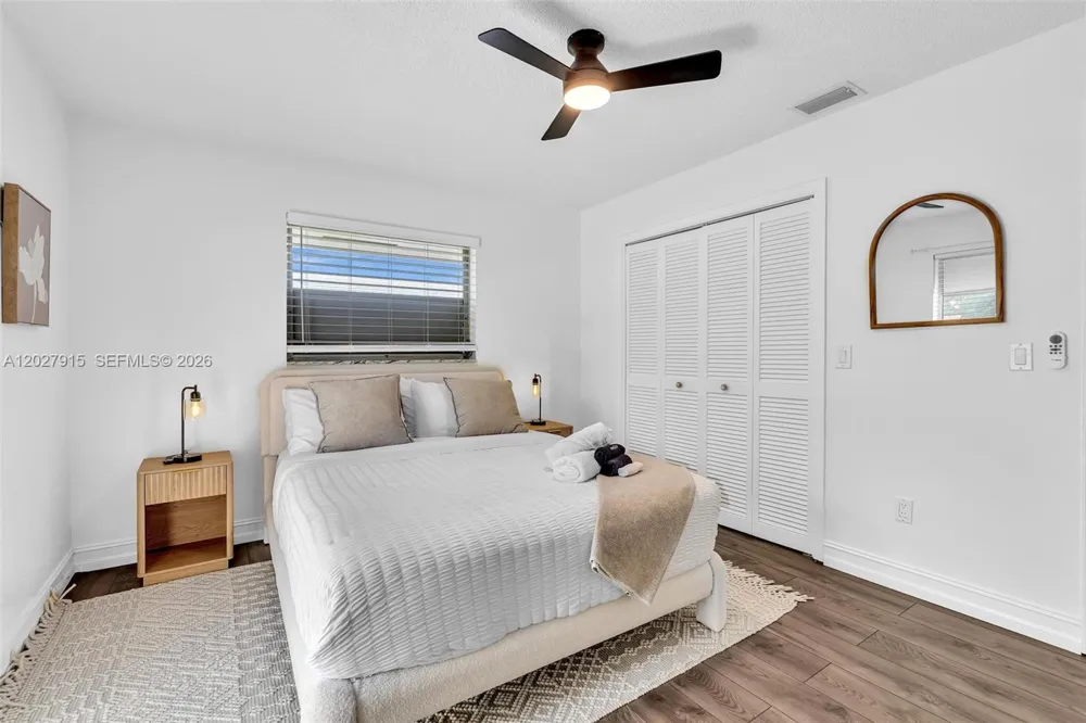 8101 W Lake Dr Lake Clarke Shores, FL 33406