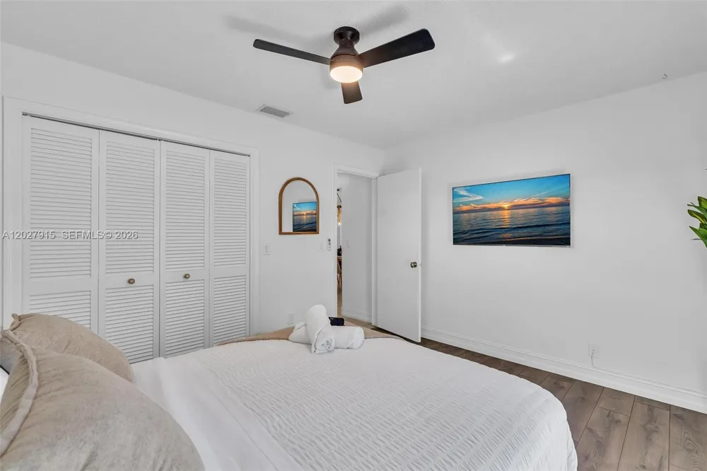 8101 W Lake Dr Lake Clarke Shores, FL 33406