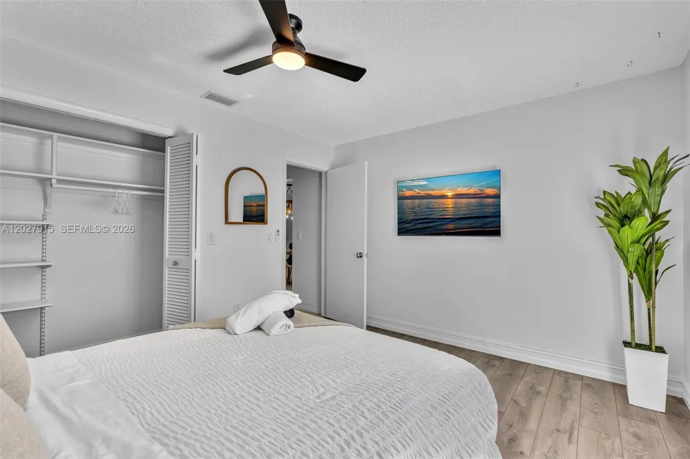 8101 W Lake Dr Lake Clarke Shores, FL 33406
