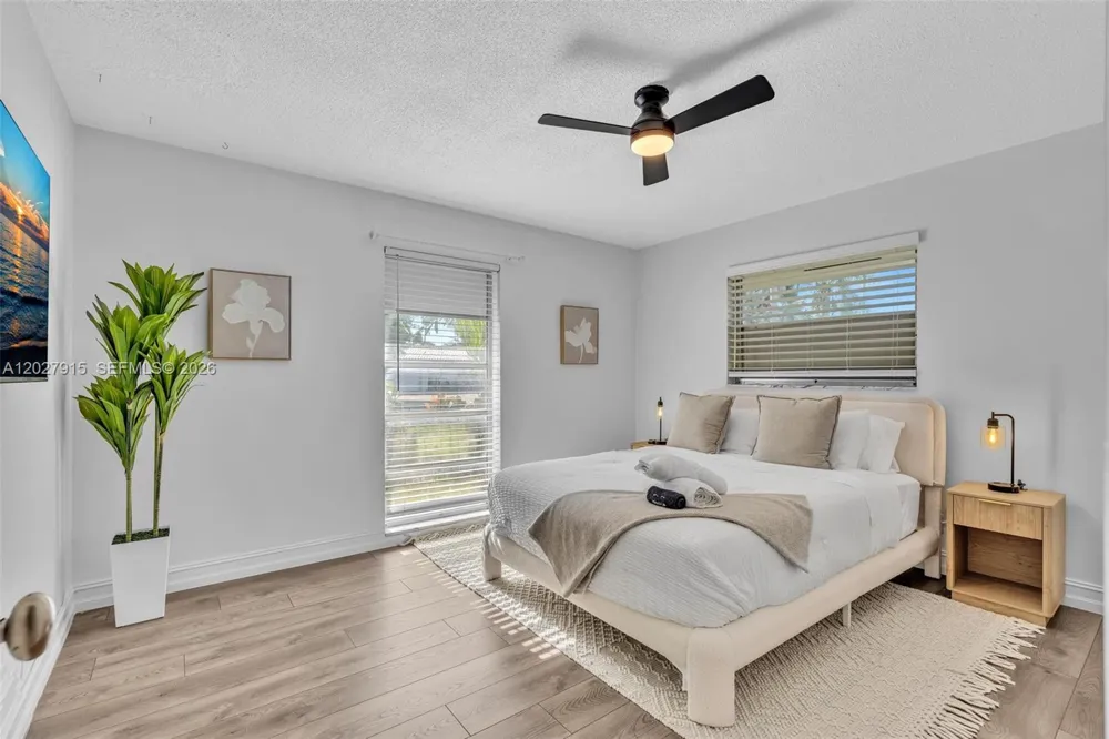 8101 W Lake Dr Lake Clarke Shores, FL 33406