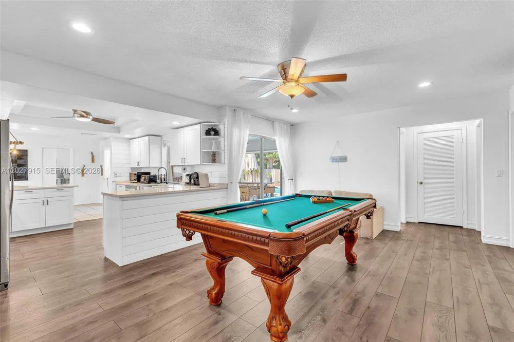 8101 W Lake Dr Lake Clarke Shores, FL 33406