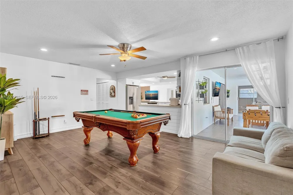 8101 W Lake Dr Lake Clarke Shores, FL 33406