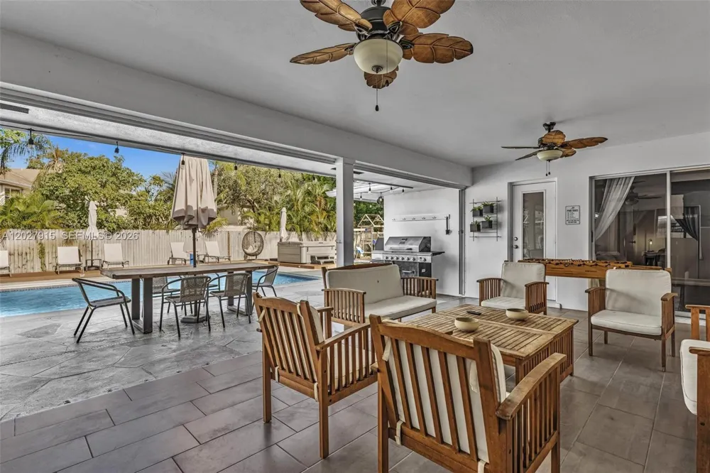 8101 W Lake Dr Lake Clarke Shores, FL 33406