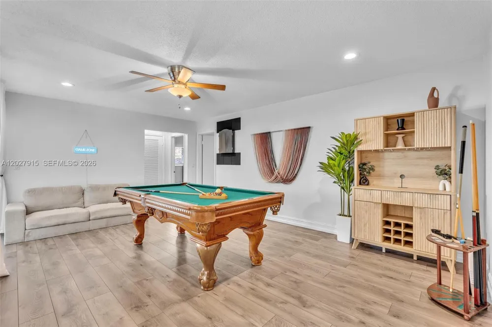 8101 W Lake Dr Lake Clarke Shores, FL 33406